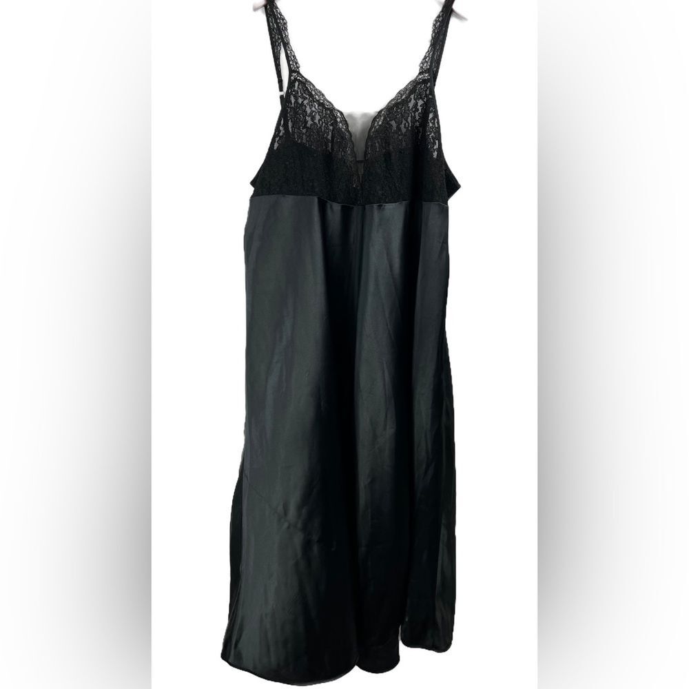 SOLANGE Lace Built-in-Bra with High Slit Slip Plus Size 26/28